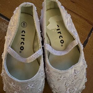 Circo White Kids Dress Shoes with Floral Design